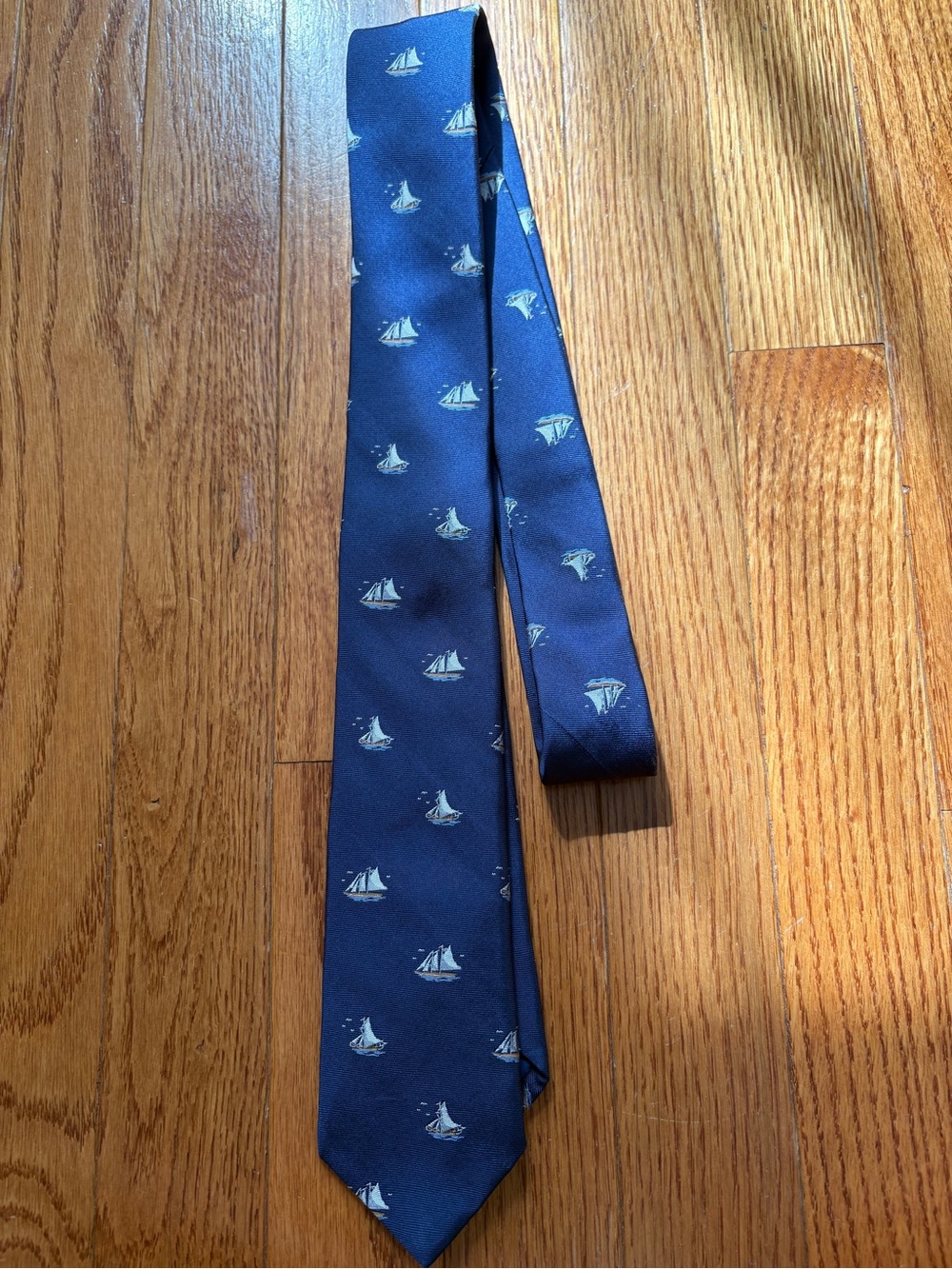 Vineyard Vines Men’s Silk Tie Navy Blue Sailboat Nautical USA